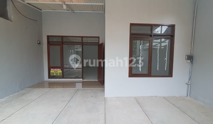 West-facing House in Taman Holis Indah, Bandung 1