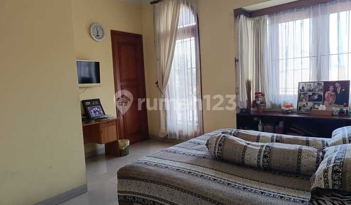 Rumah Besar Hadap Timur Di Taman Kopo Indah 2