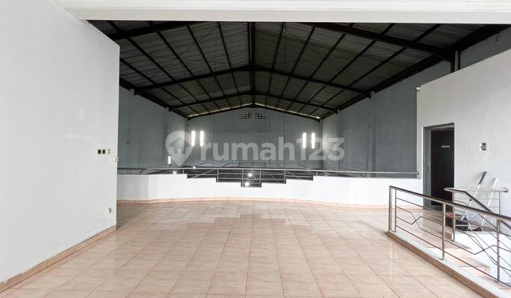 Gudang Bersih Luas di Cipamokolan Bandung