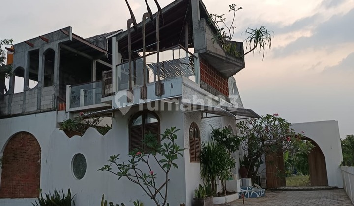 FOR SALE BY OWNER: PRIVATE FEELING VILLA RESIDENCE IN GRESIK FOR SALE BY OWNER: PRIVATE FEELING VILLA RESIDENCE IN GRESIK