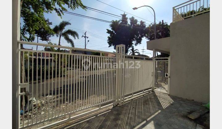 Rumah 0 jalan area Manukan cocok untuk usaha/kos2 an  2