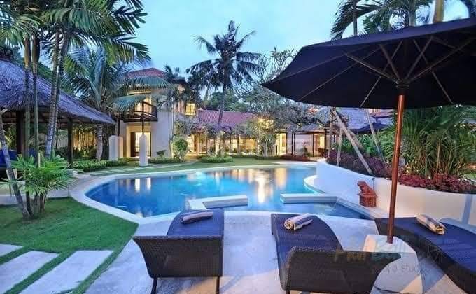 TOP URGENT DI JUAL VILLA LOKASI PETITENGET SEMINYAK KUTA BADUNG  2