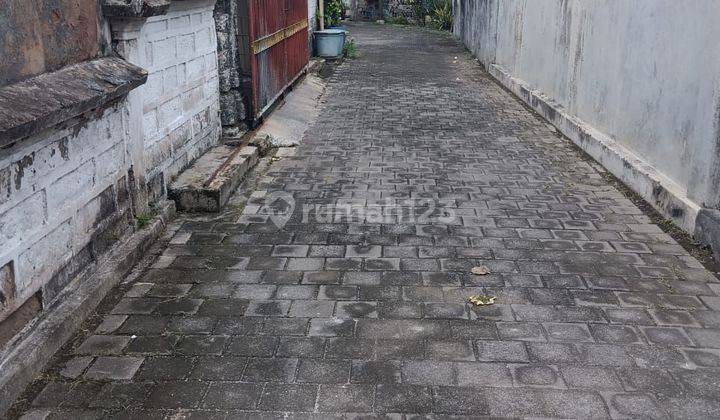 TOP URGENT FOR SALE BONUS BUILDING LAND LOCATION SOKA KESIMAN DENPASAR TIMUR 
 1