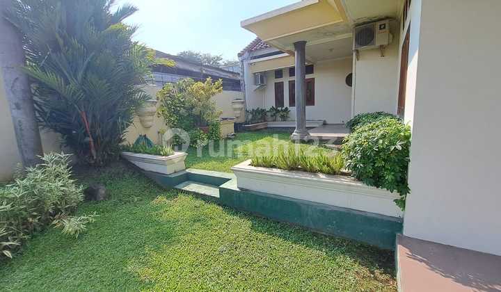 Rumah Mewah Luas Bonus Furnish di Cirebon Taman Depan Belakang Rumah Mewah Luas Bonus Furnish di Cirebon Taman Depan Belakang
