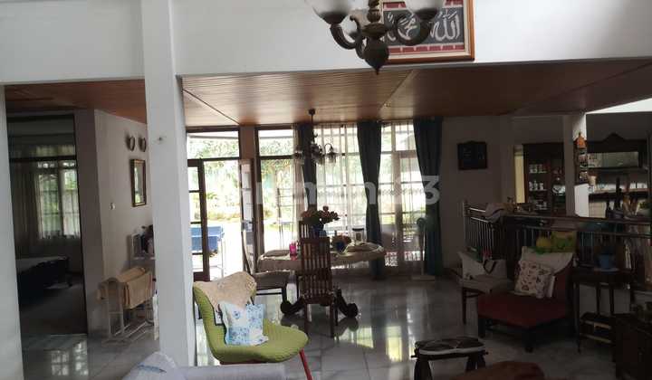 Luxury and Classic House in Gegerkalong Bandung Near Sarijadi 2