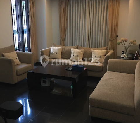 Rumah Luas Terawat ada Kolam Renang di Hegarmanah Bandung