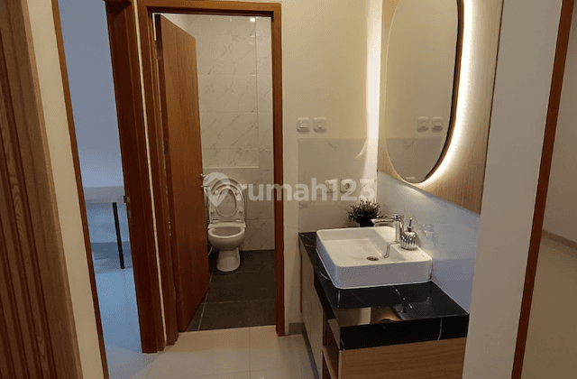 Rumah Full Furnished Dengan Design Yang Cantik Dan Mewah 1 1 2 Lantai di Kota Baru Parahyangan 2