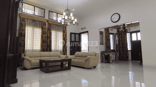 Rumah Bandung Tempo Dulu Semi Furnished SHM di Kota Baru Parahyangan, Bandung 2