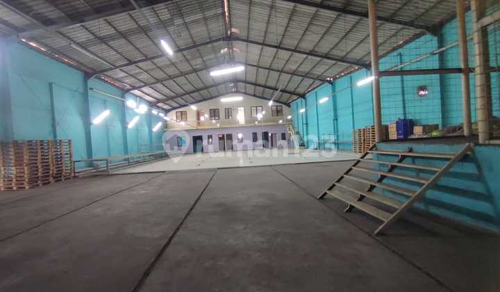 Warehouse on Mainroad Rancaekek Bandung with 40 ft container access.