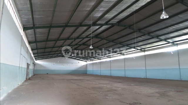 Gudang Strategis di Jalan Raya Batujajar, Bandung