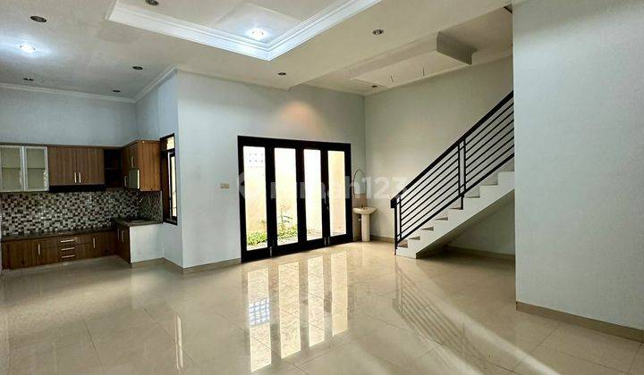 Dijual rumah minimalis 2 lantai di Singgsana 1