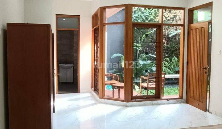 Dijual rumah 2 lantai siap huni di Singgasana Pradana 2