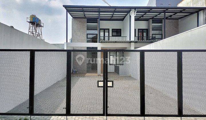 Rumah 4 Lantai Baru Unfurnished SHM di Jl. Surya Sumantri, Bandung 1