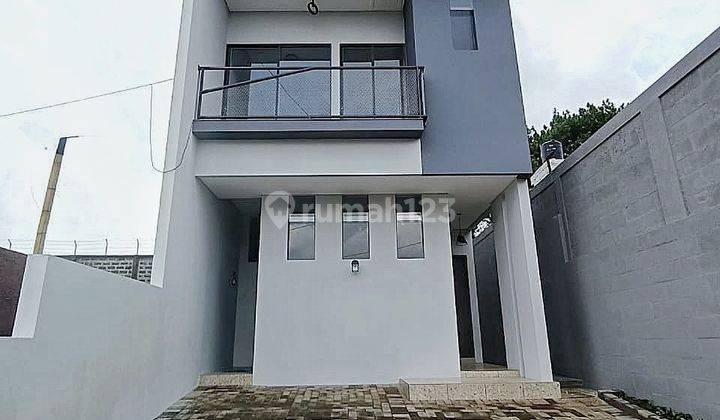 Rumah 2 Lantai Baru Unfurnished SHM di Setiabudi, Bandung 1