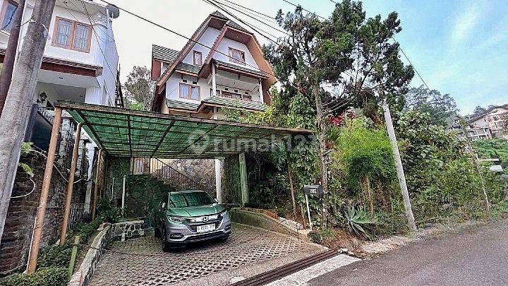 Rumah 3 Lantai Bagus Unfurnished SHM di Lembah Pakar, Dago , Bandung 1