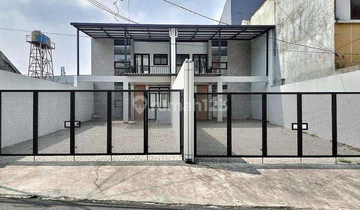 Rumah 4 Lantai Baru Unfurnished SHM di Jl. Surya Sumantri, Bandung 2