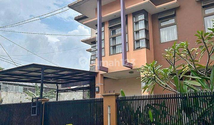 Rumah 2 Lantai Bagus Semi Furnished SHM di Margahayu, Bandung 2