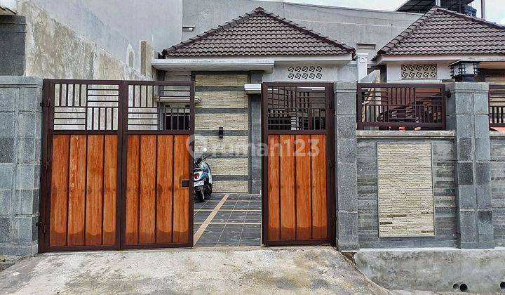 Rumah Baru Unfurnished SHM Dekat Dengan Setra Duta Dan Gegerkalong, Bandung 1