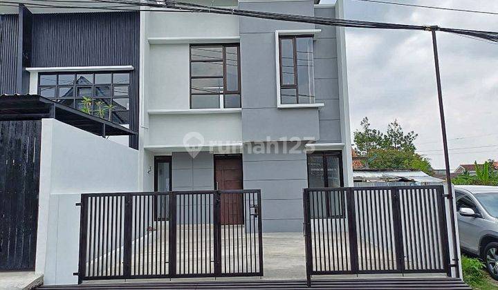 Rumah 2 Lantai Baru Unfurnished SHM di Cihanjuang , Bandung 1