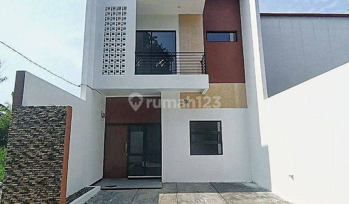 Rumah 2 Lantai Baru Unfurnished SHM di Gegerkalong, Bandung 1