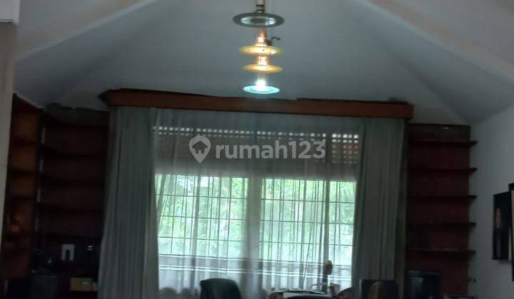 Dijual Rumah Lux Klasik Strategis 2 Lantai di Diponegoro 1