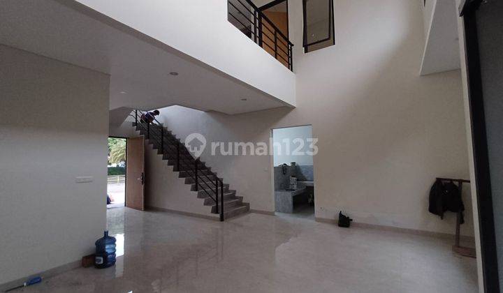 Dijual Rumah Tinggal Gress Masih Baru Design Cakep di Singgasana 1