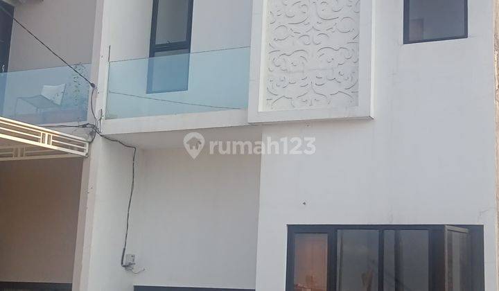 Rumah 2 lantai Elegan Super Murah di Tangsel  2