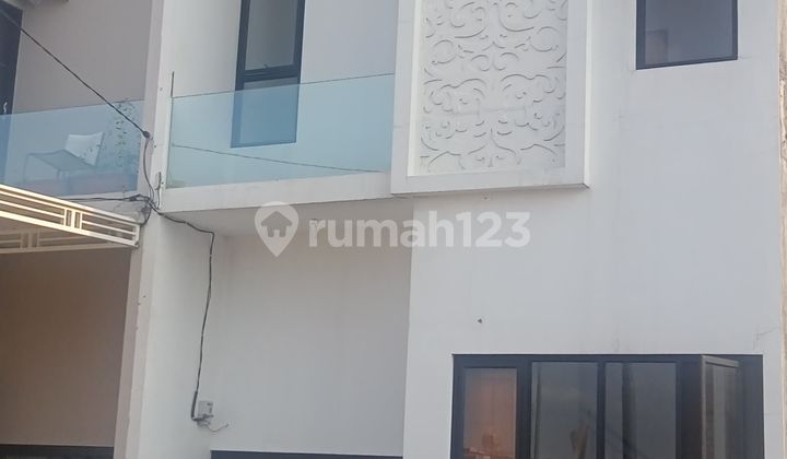 Rumah Clasik Modern 2 lantai Super Murah di Tang-sel  2