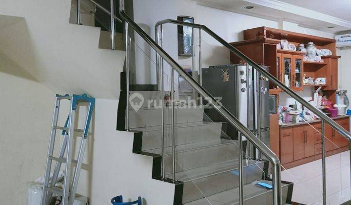 Dijual rumah bagus di Rajawali selatan Raya 12 2