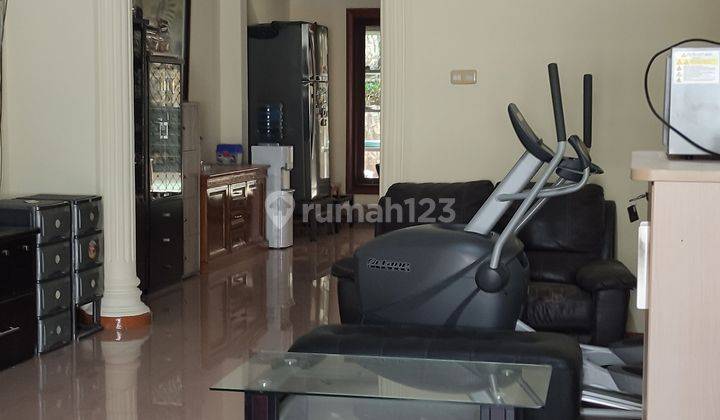 Disewakan Rumah Siap Huni, Furnished, Bagus, Jalan Lebar 1