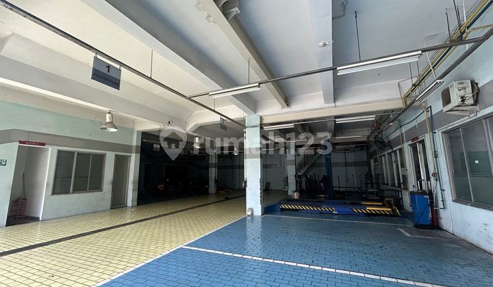 Dijual Showroom Dan Bengkel, Kondisi Sangat Bagus