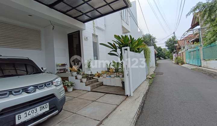 Nice Mezzanine 3-Story House in Tebet with SHM (Cdl)