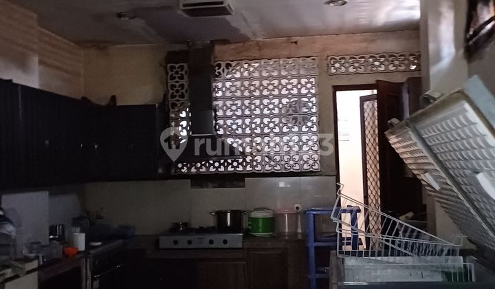 Strategic 3-Storey Shophouse, 800 m2 Land Area, Taman Ratu, West Jakarta (For Sale) 2