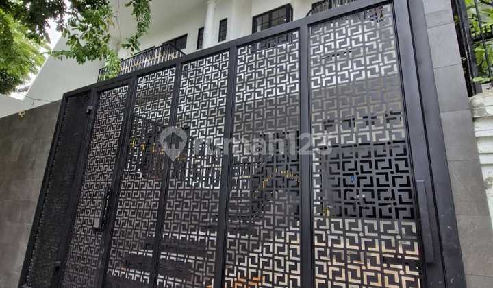 Dijual Rumah Mewah 3 Lantai Di Tomang Jakarta Barat 2