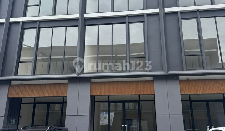 For Rent: Hampton Avenue Shop House in Gading Serpong