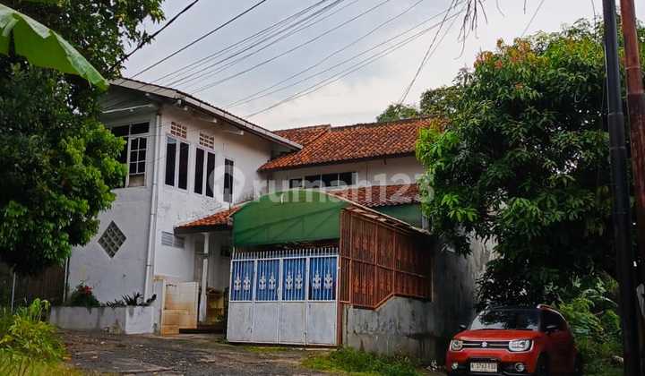 For sale, a house in Pasir Leutik Bandung with a cool location and a view of the Bandung plain. 2