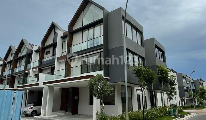 Rumah 3 Lantai di Osaka Residence PIK 2