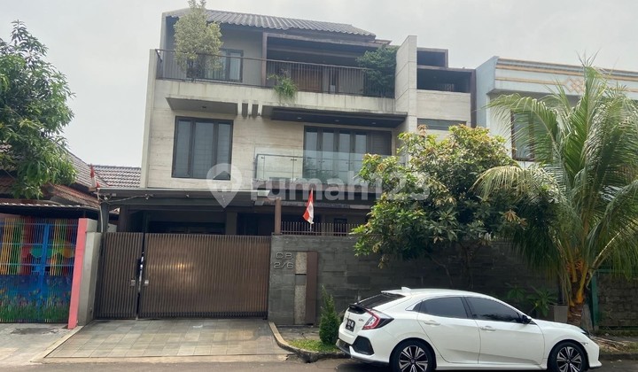 Rumah Mewah 3 Lantai di Sektor 1C-Gading Serpong