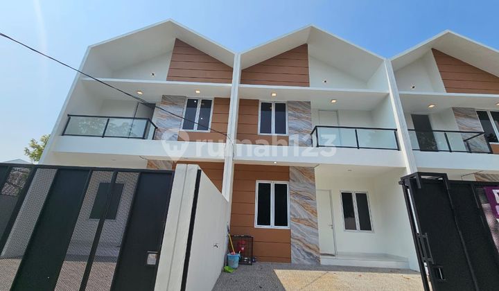 Rumah 2 Lantai Siap Huni di Meruya Jakarta Barat Rumah 2 Lantai Siap Huni di Meruya Jakarta Barat