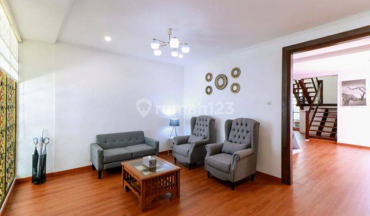 Villa 2 Lantai Full Furnished Ada Kolam Renang Nya di Dago 1