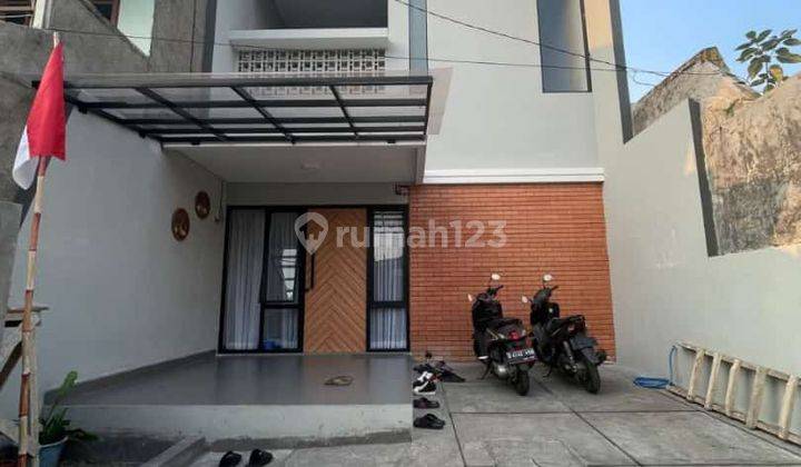 Rumah Cantik  Baru di Komplek Daerah Sarijadi Dekat Upi Bandung 1