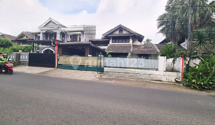 Bintaro Estate - Kebayoran Lama - Nice House - Affordable - Certificate of Ownership, 381 m2, South Jakarta. 2