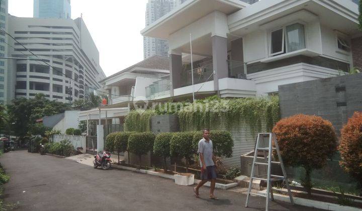 Dibawah Njop Lt 832 M2 Rumah Mewah  Ditaman Anggrek  Jl.tanjung Duren 2 Lantai Shm ,kondisi Bagus,hadap Barat.lokasi Nya Persis Dibelakang Mall Taman Anggrek . 2