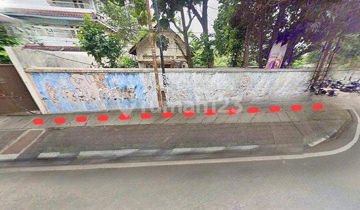 Menteng - Old House Land Included. Auction Sale. Very Low Price. SHM Land Area 716 M2. Located on Jl. Cilosari. Menteng Cikini. Central Jakarta. 2