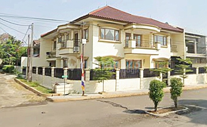 Cinere - Luxury House at a Very Low Price. Good. SHM LT 518 M2. Hook. Cinere Estate Housing. On Suren Street, Block B, Cinere. Depok City. 2