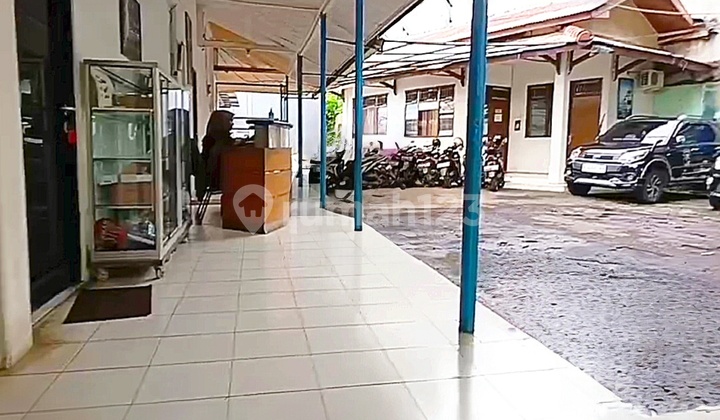 Ragunan - Pasar Minggu. Old House, Land Counted at Very Cheap Price Below Market. SHGB Land Area 632 M2. For Sale by Owner. Pasar Minggu. South Jakarta. 2