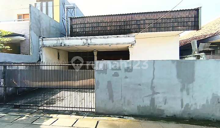 Setia Budi - Old House Land Calculation. Very Cheap Price Far Below Market Price. SHM LT 255 M2. On Jalan Kencana Pasar Manggis. Setia Budi. South Jakarta. 2