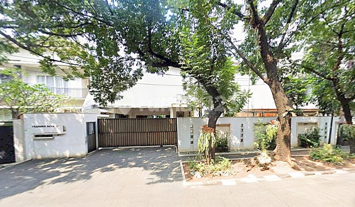 Cipete Raya - Auction Sale of Luxurious and Nice House. Freehold Land Title, Land Area 1265 M2. Address Prapanca Raya, Cipete Raya, South Jakarta. 2