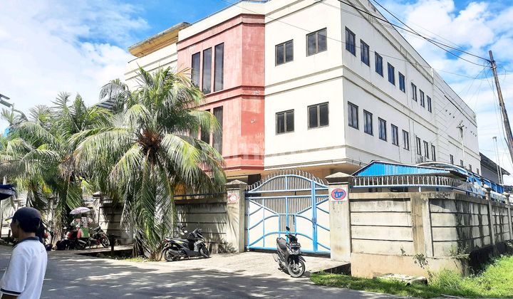 Jatinegara - Cakung. Gudang dan Gedung Kantor Mewah. Strategi. Bagus. HGB LT 5000 M2. Dijalan Rawa Sumut Sumur. Cakung. Jatinegara. Jakarta Timur