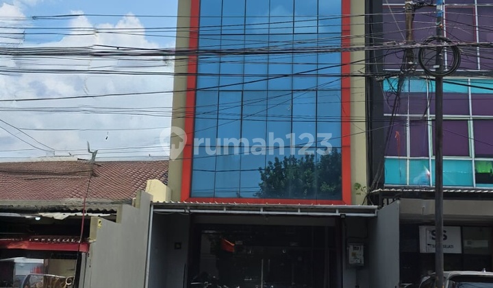 Duren Sawit - Shop House / Office House. Very Good and Neat. Freehold Land Area 158 sqm. On Masjid Alwutho Street. Duren Sawit. East Jakarta. 2